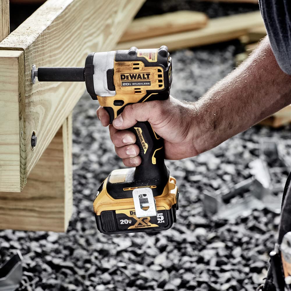DEWALT DCF913B ergonomic grip supports precise control during use