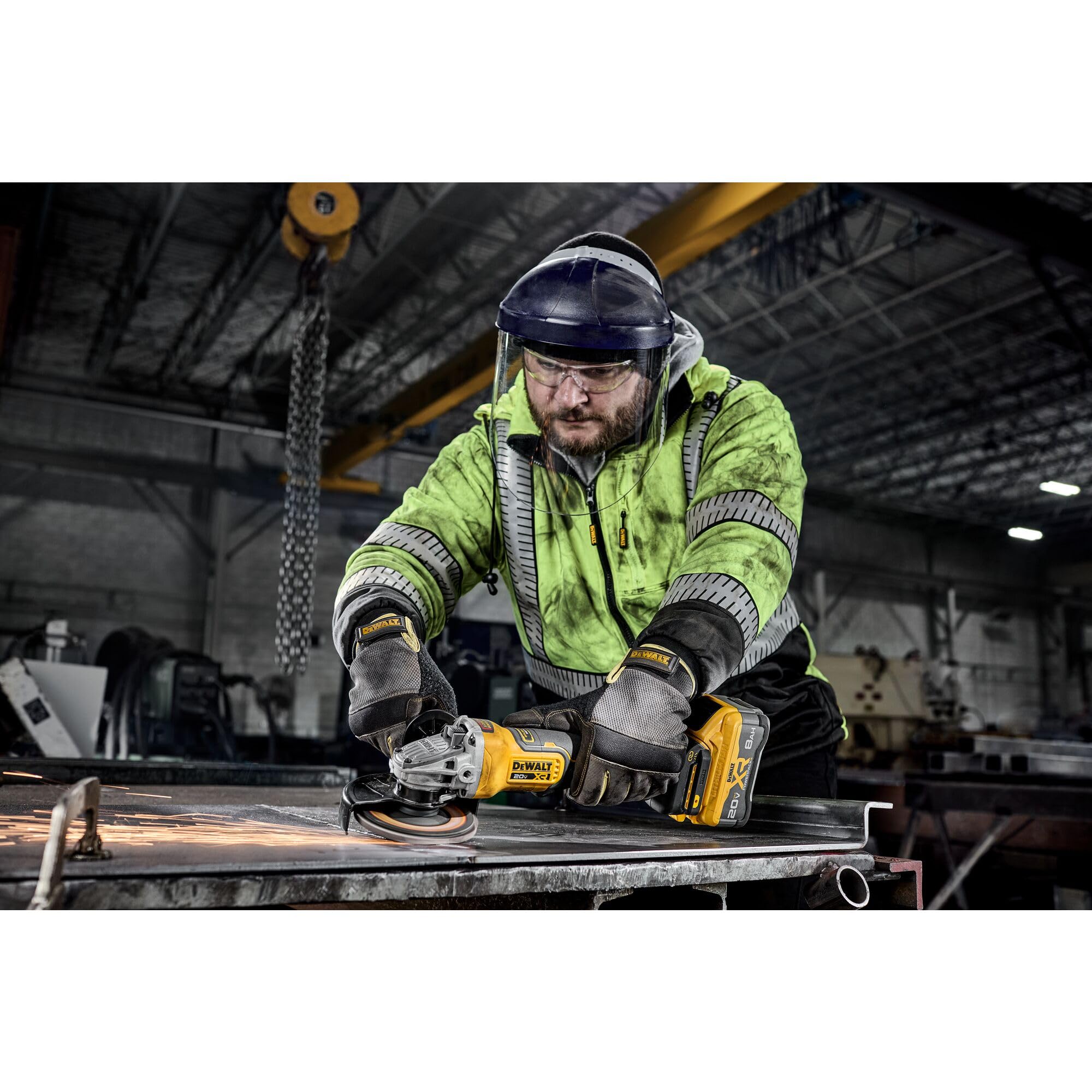 Ergonomic paddle switch on the DCG410VSB improves comfort during long use.
