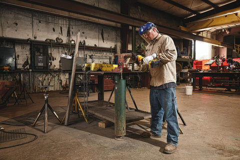 DEWALT DCG413FB flathead paddle-switch for precise, comfortable control during tasks