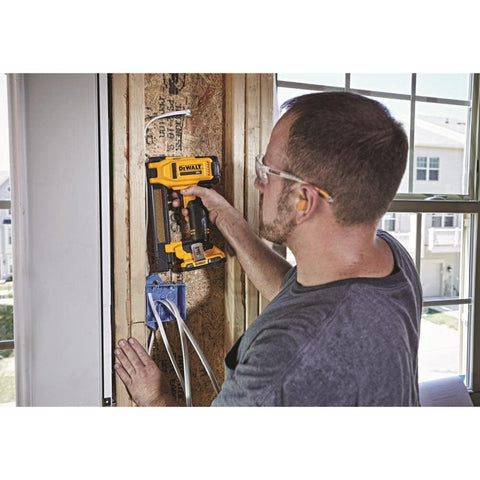 DEWALT DCN701D1 compatible with Drs18100 1-inch insulated cable staples.