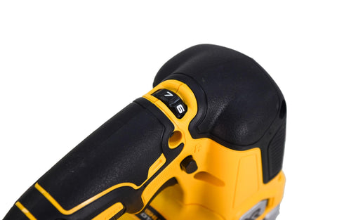 DeWALT DCS334B blade change with lever clamp enables quick blade swaps.