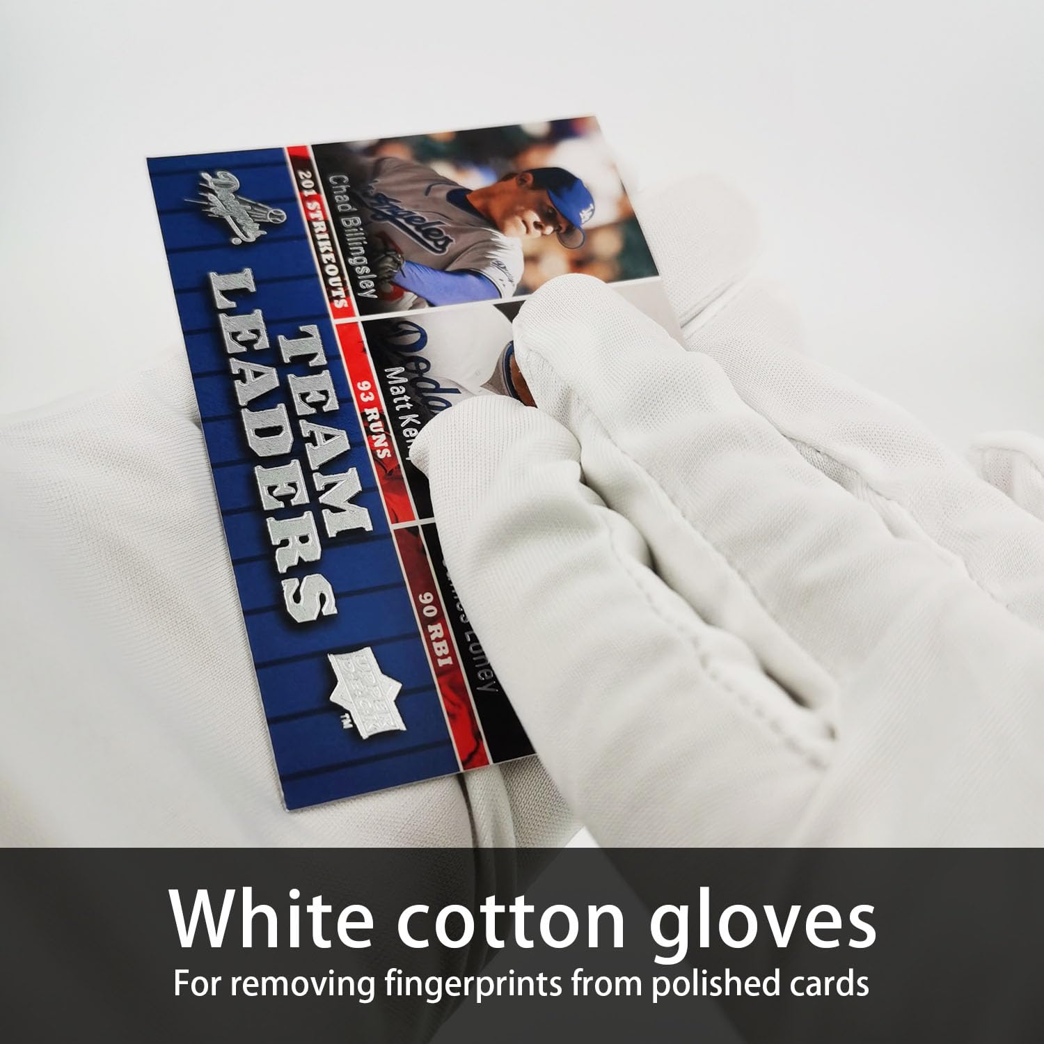 Deyimmei white cotton gloves protect polished cards during handling.