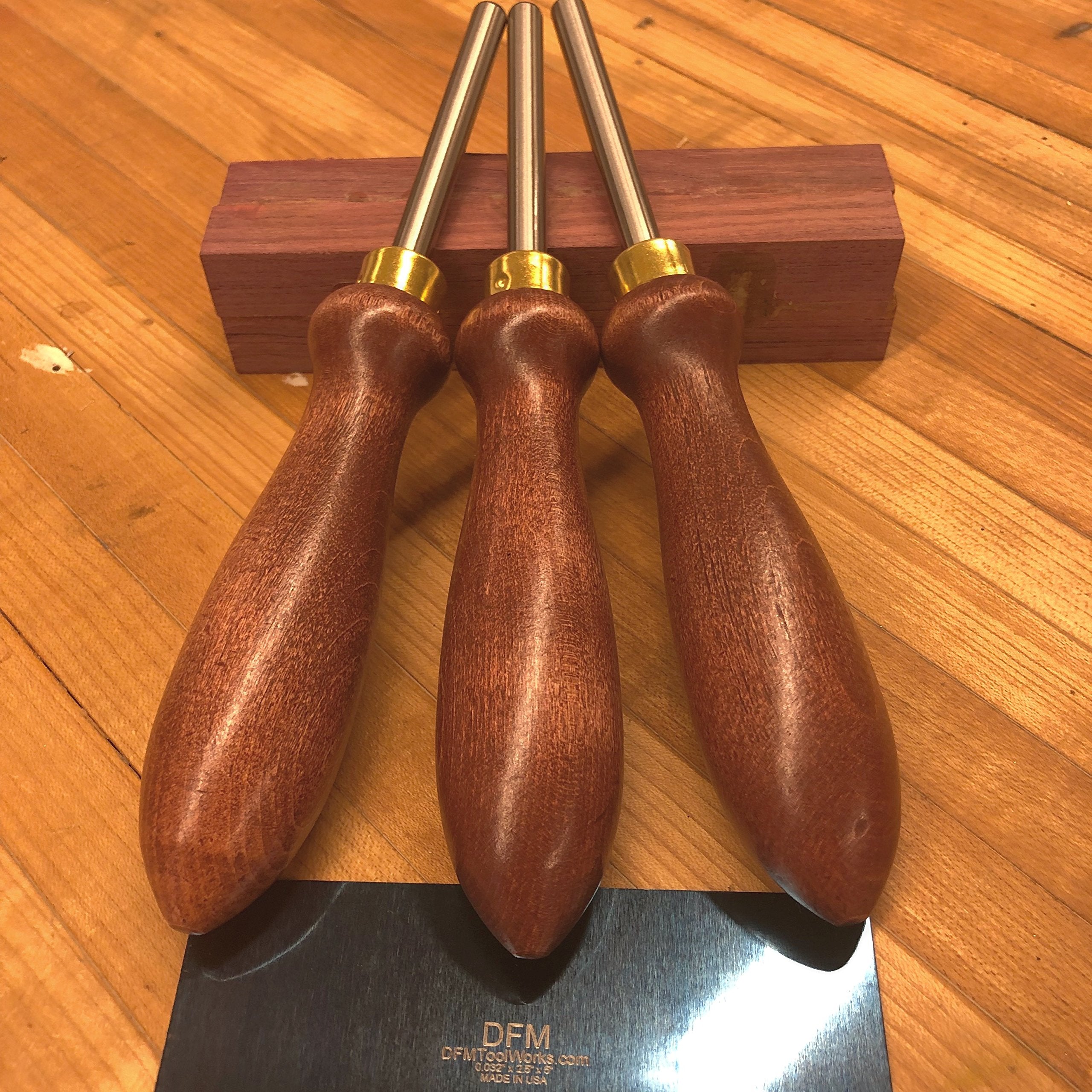 DFM Tool Works durable-burnisher-set offers consistent finishes on fine woodwork.