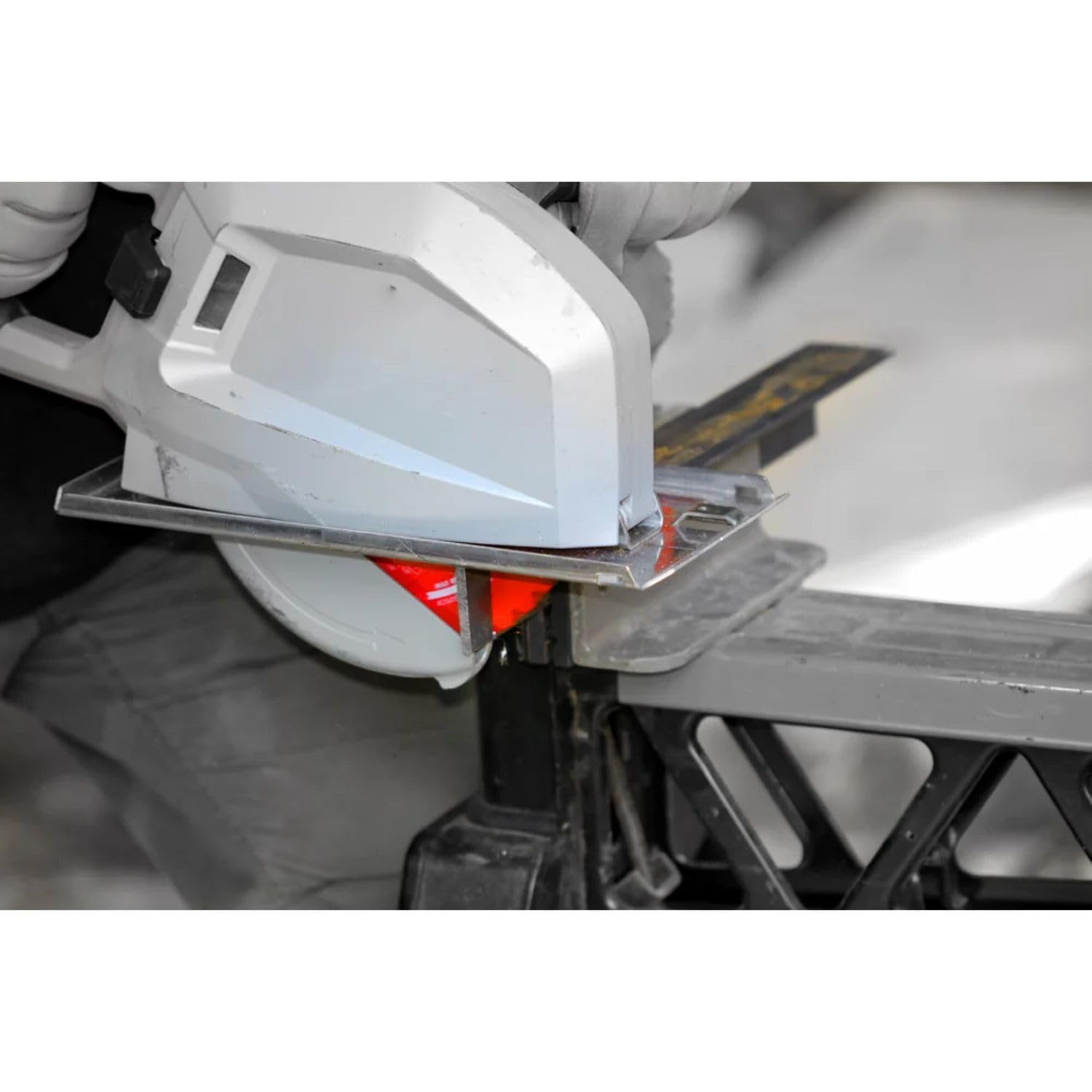 Diablo Steel Demon Cermet II stabilizer vents keep blade cool for straight cuts.