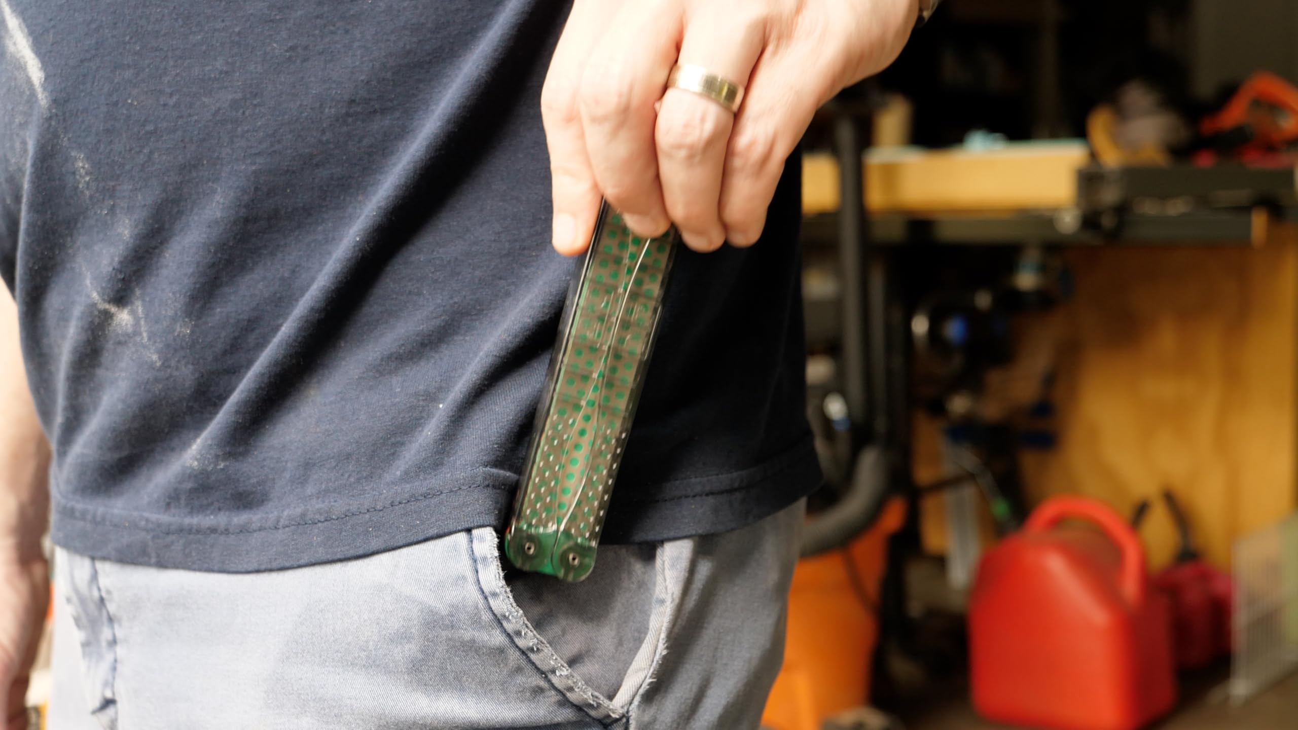 DMT Diafold sharpens kitchen knives with precision