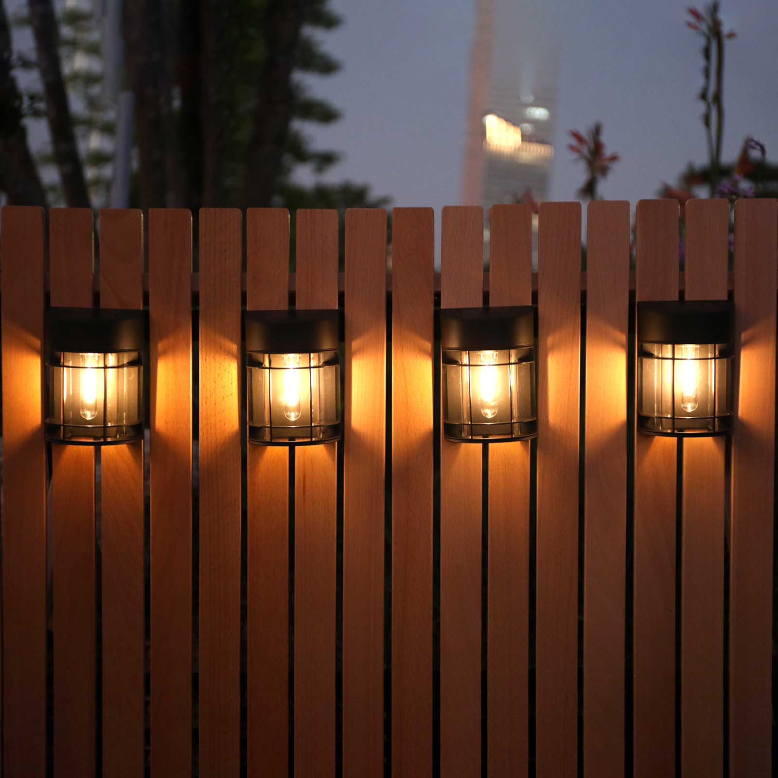 DOESLAG yard steps solar light provides automatic dusk to dawn lighting