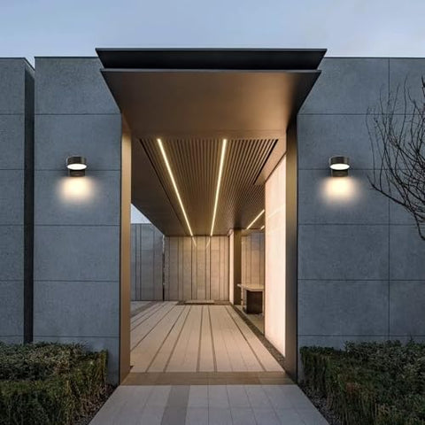Double Century durable aluminum housing supports long-lasting use.
