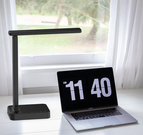 Drevet lamp is portable and lightweight for campus life and travel