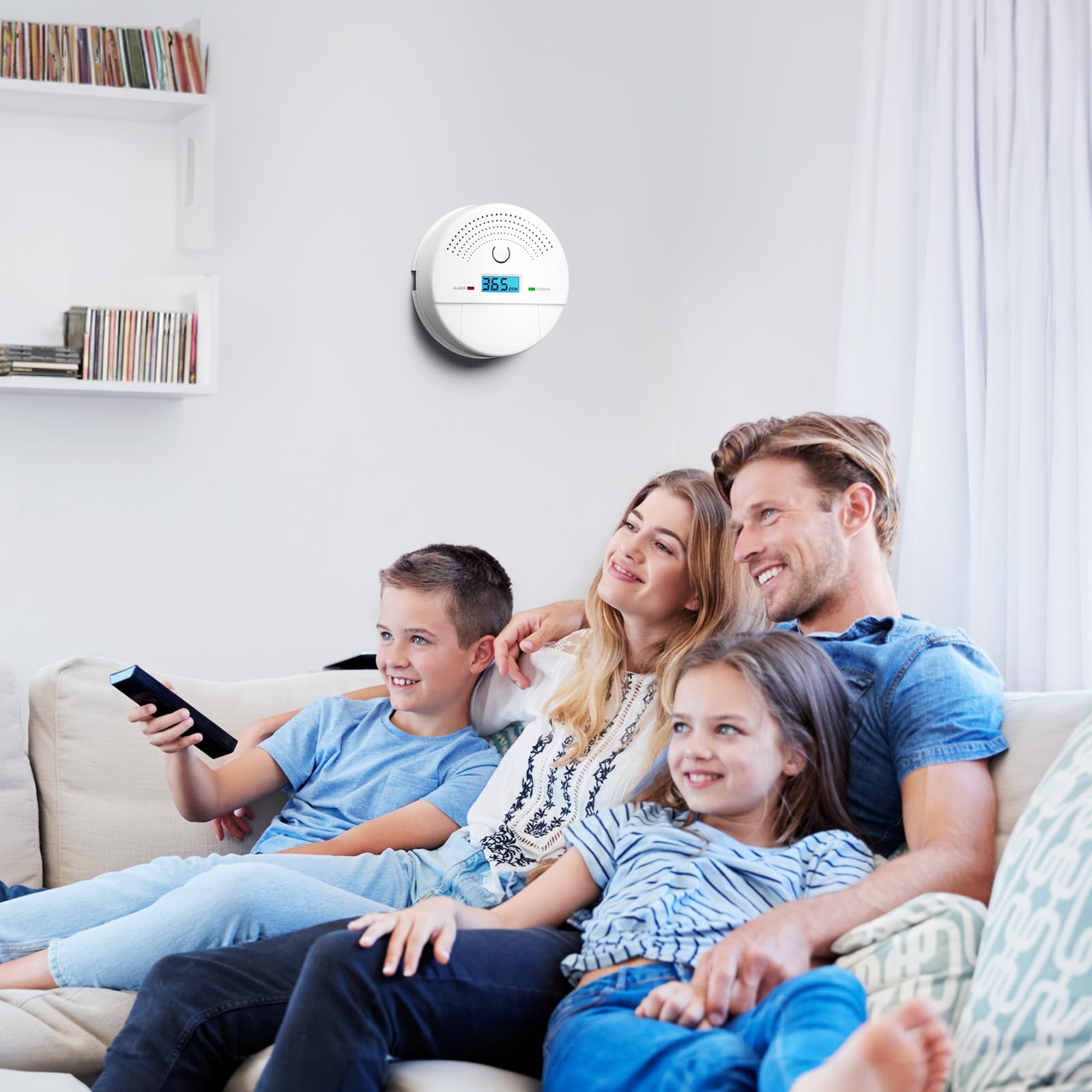 Dufuls 4-pack 2-in-1 detector in-use in hallway showing practical placement