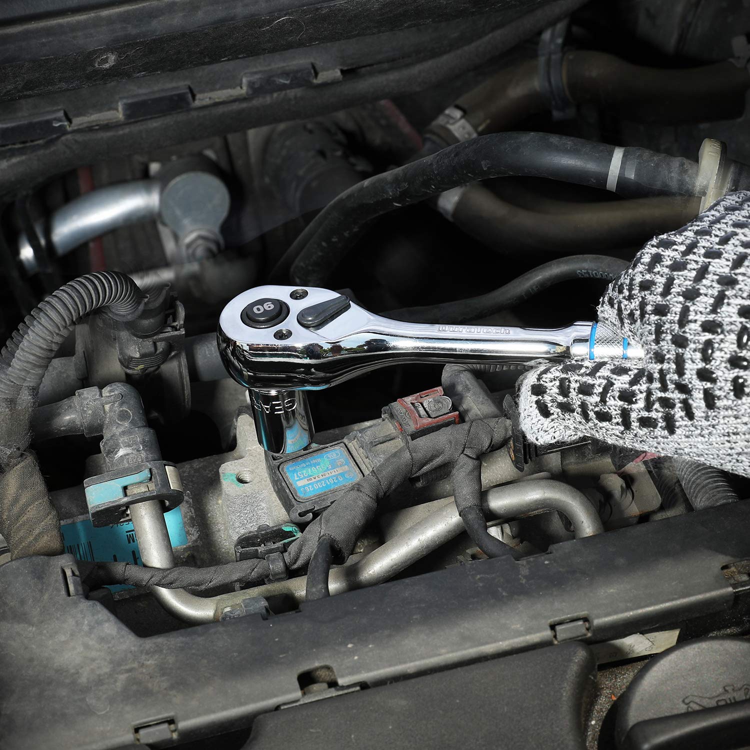 DURATECH ergonomic handle reduces fatigue during long maintenance sessions.