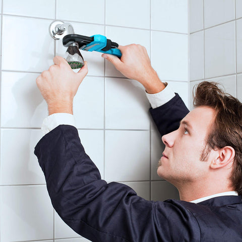 DURATECH hanging-hole design close-up illustrates quick storage between tasks.