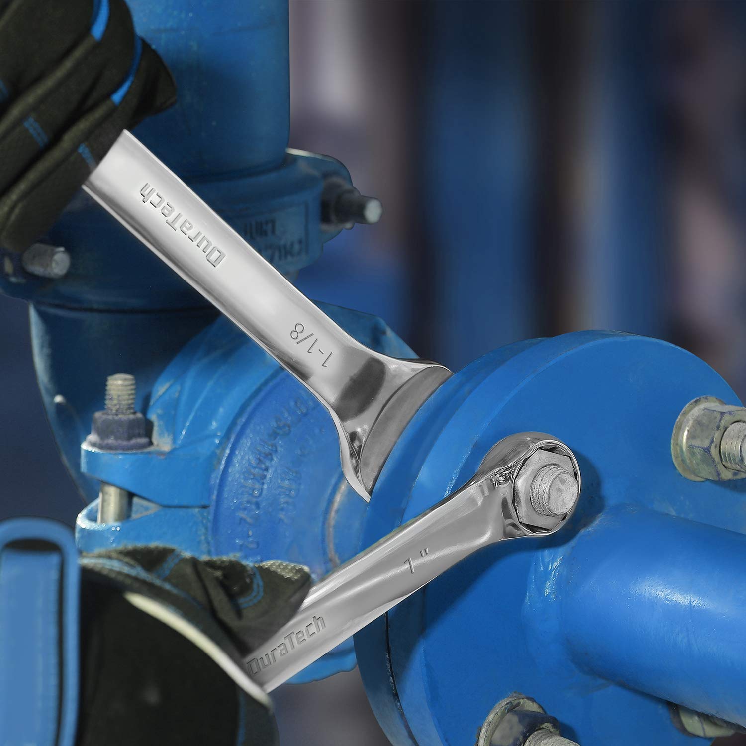 DURATECH premium roll-up pouch keeps tools organized.