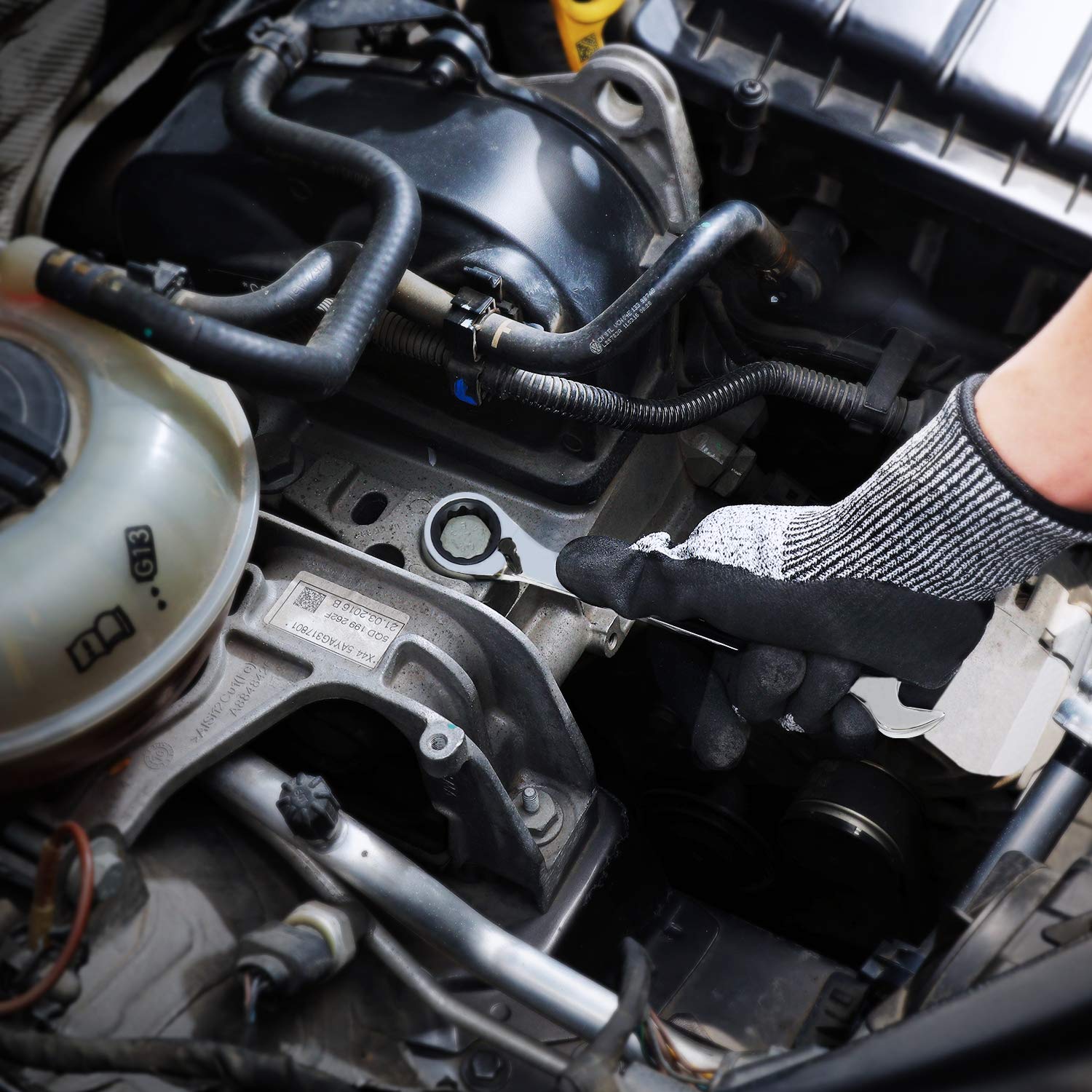 DURATECH premium roll-up pouch keeps wrenches secure during transport