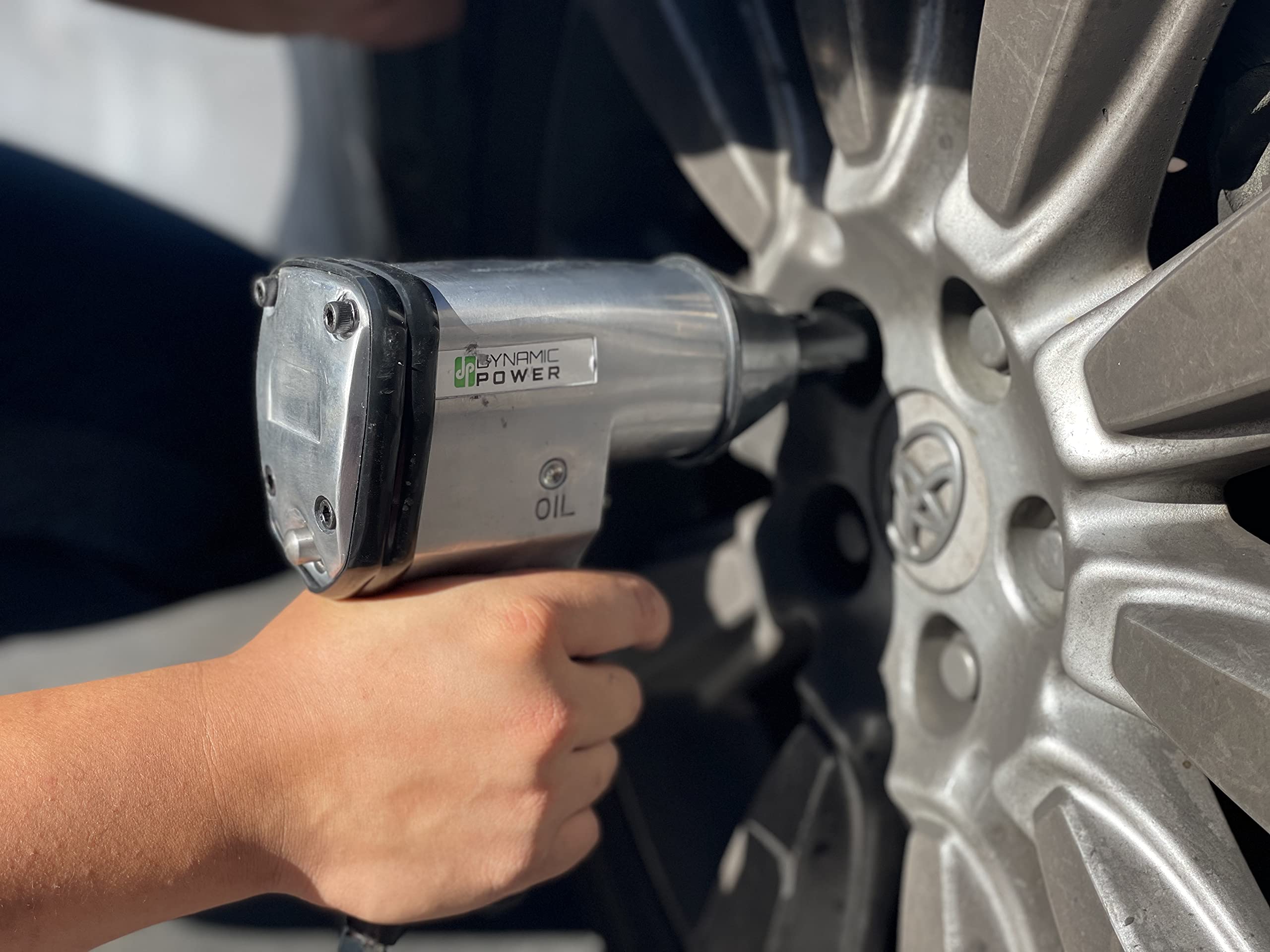 Dynamic Power 1-3/8in ratchet wrench enables precise control in tight spaces.