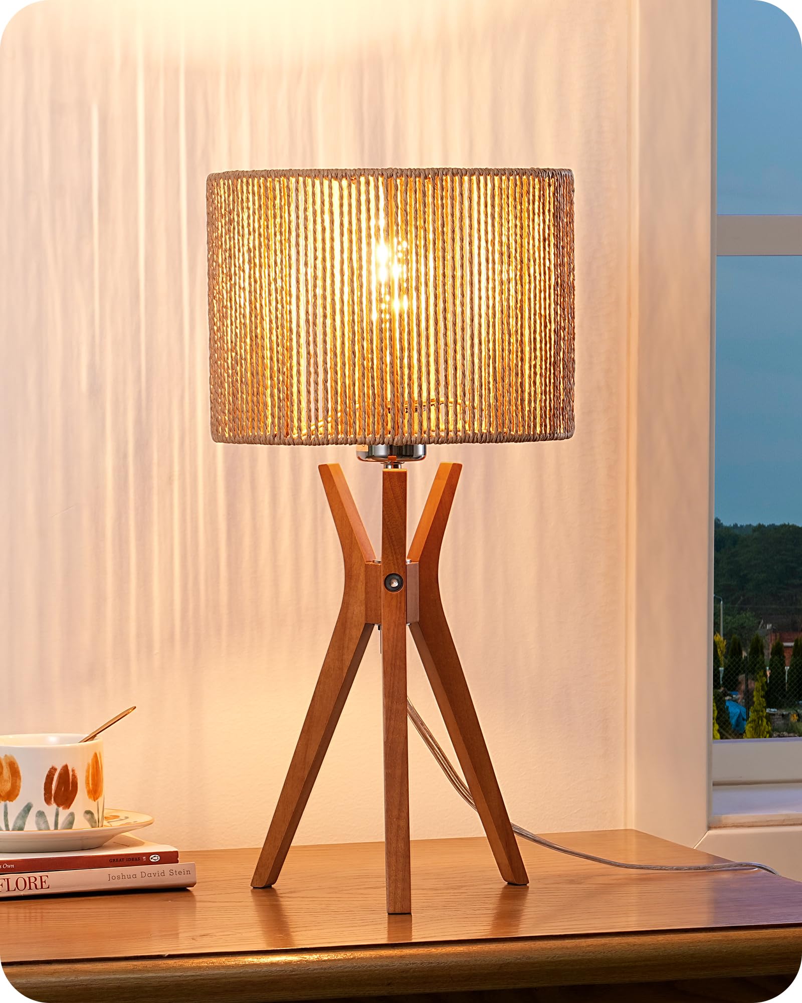 EDISHINE rattan table lamp with wooden triangular base, stable bedside illumination