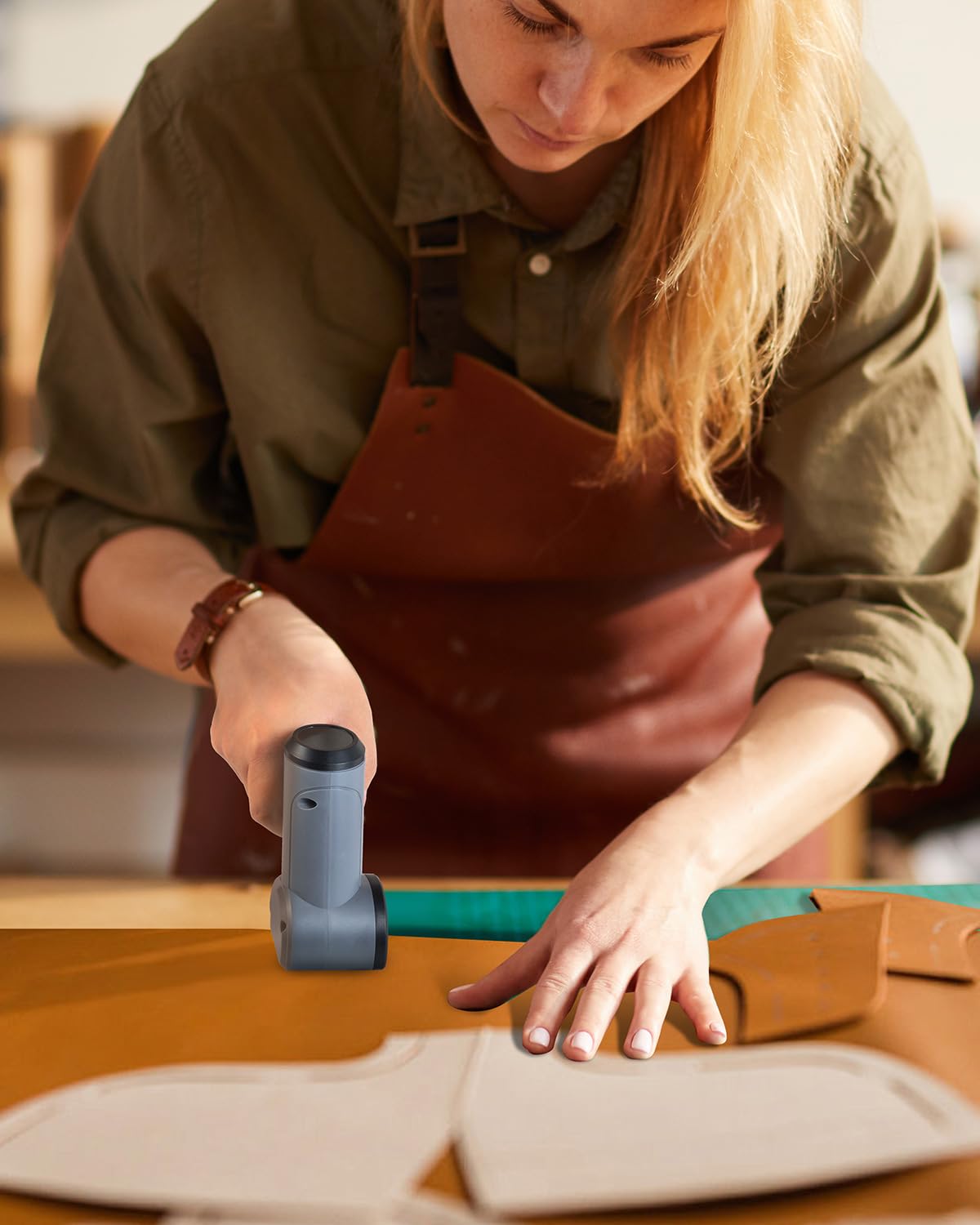 EiGuoerl 4V cordless scissors spare blades included for quick replacements and extended projects.