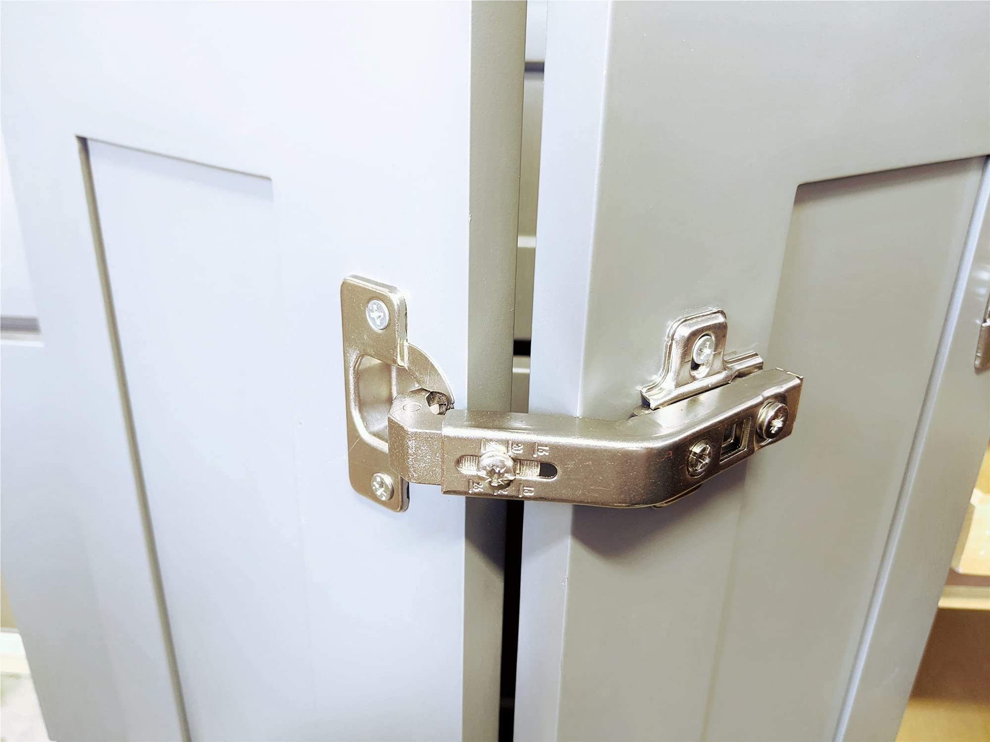 Elysian standard close hinge with smooth operation, no damping