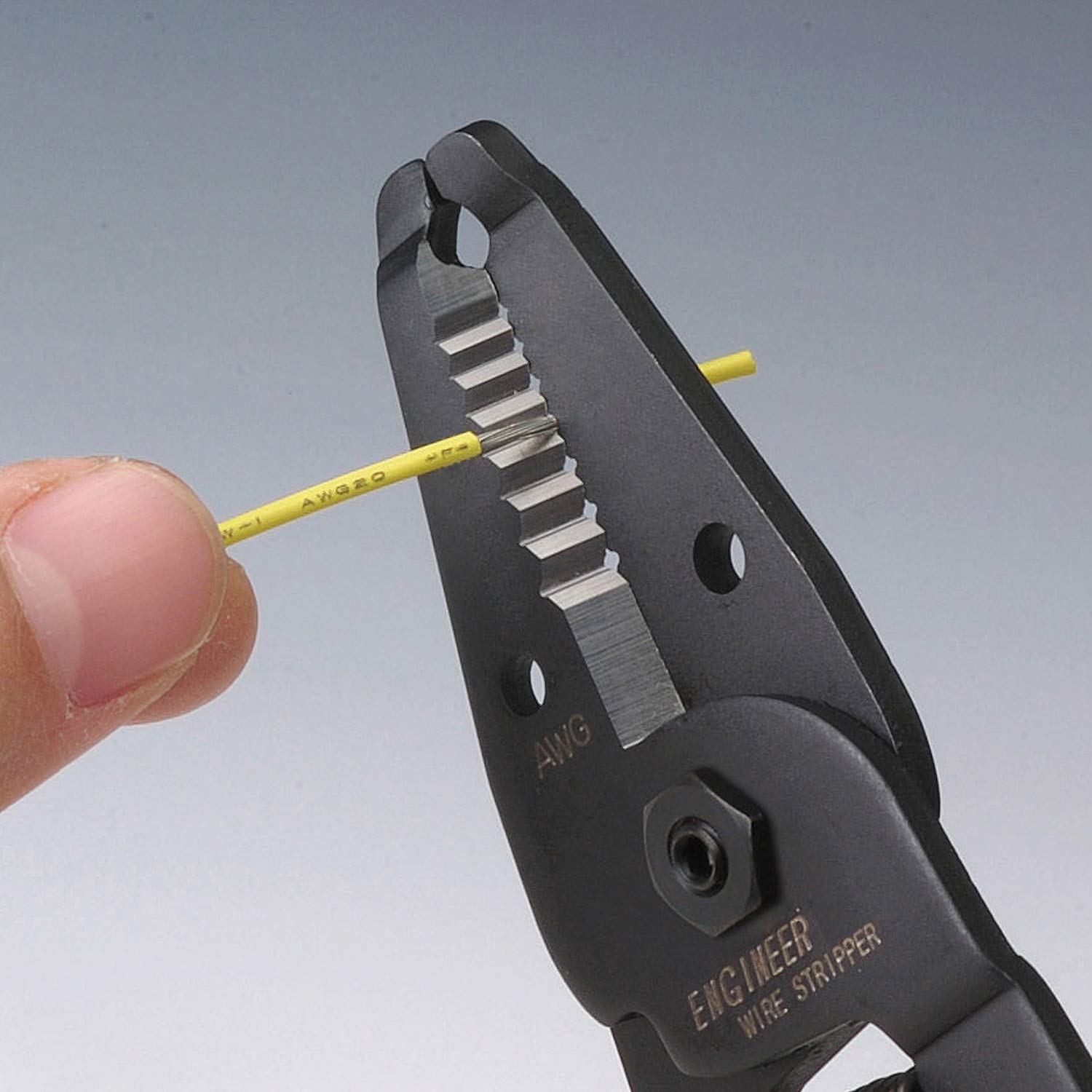 ENGINEER PA-07 anti-slip grip provides comfortable control during wiring tasks.