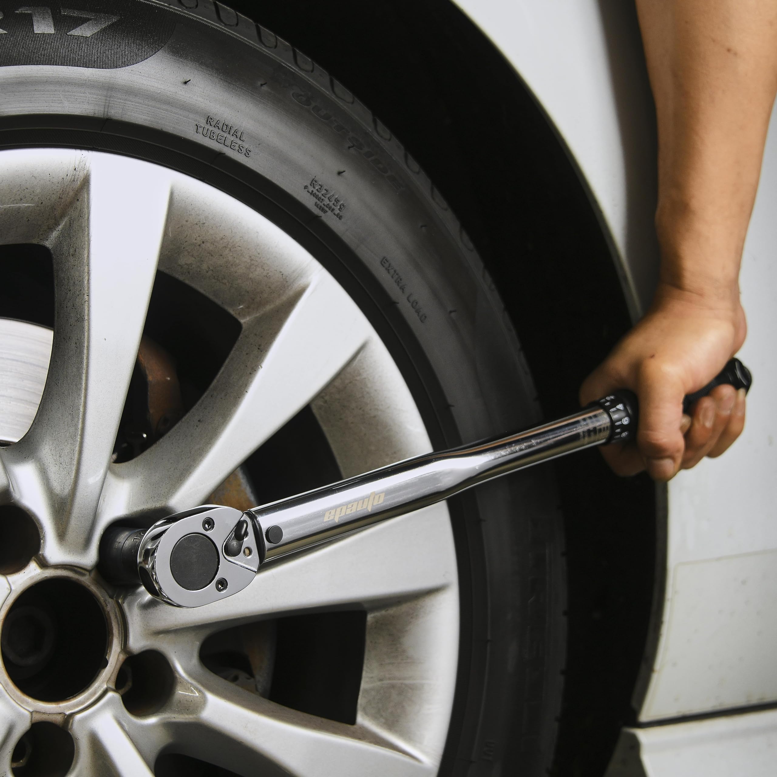 EPAuto hardened Cr-V ratchet head ensures durability during heavy use