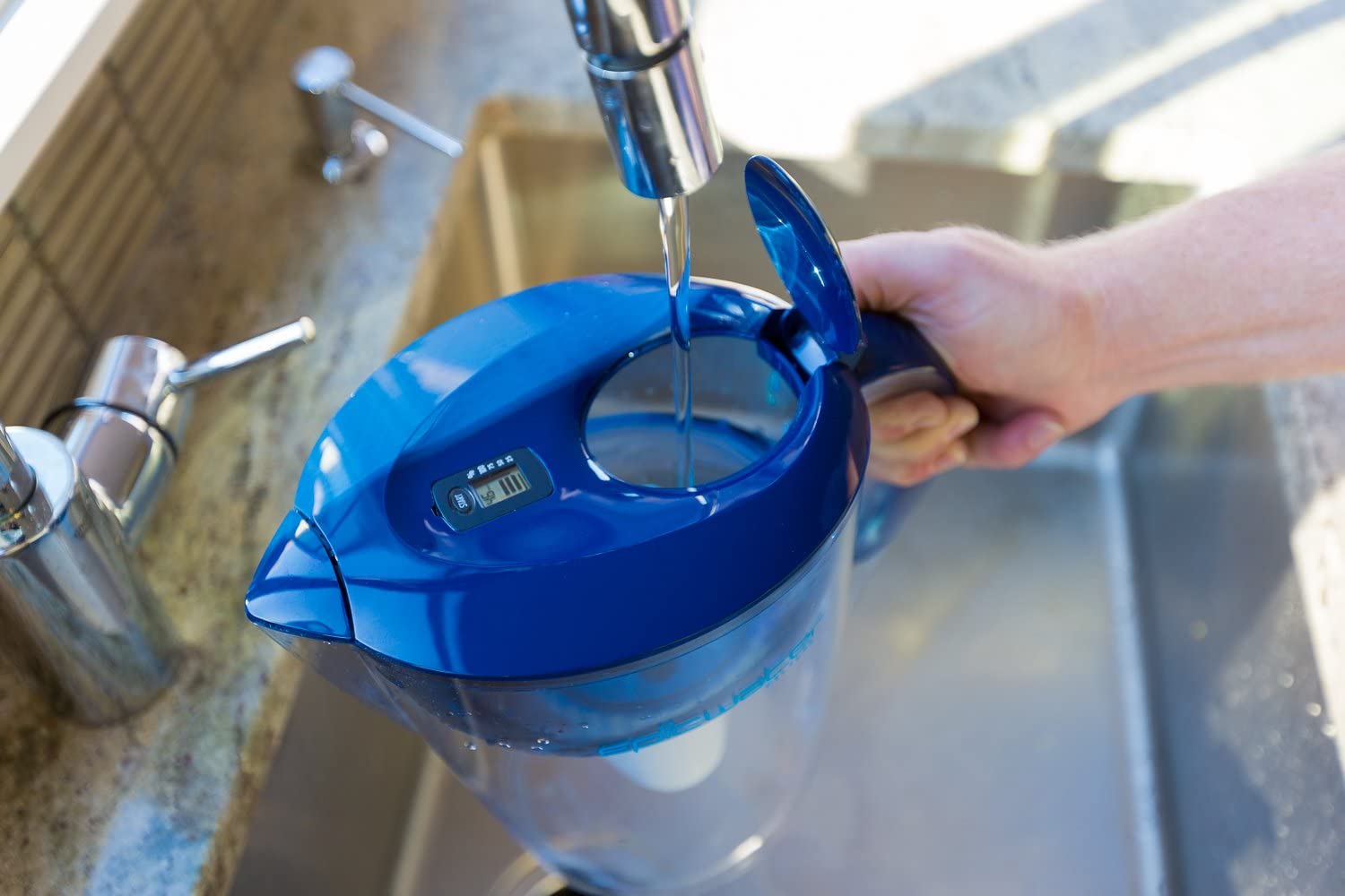 Replaceable inner cartridge reduces plastic waste and bottle use with Epic Pure XP.