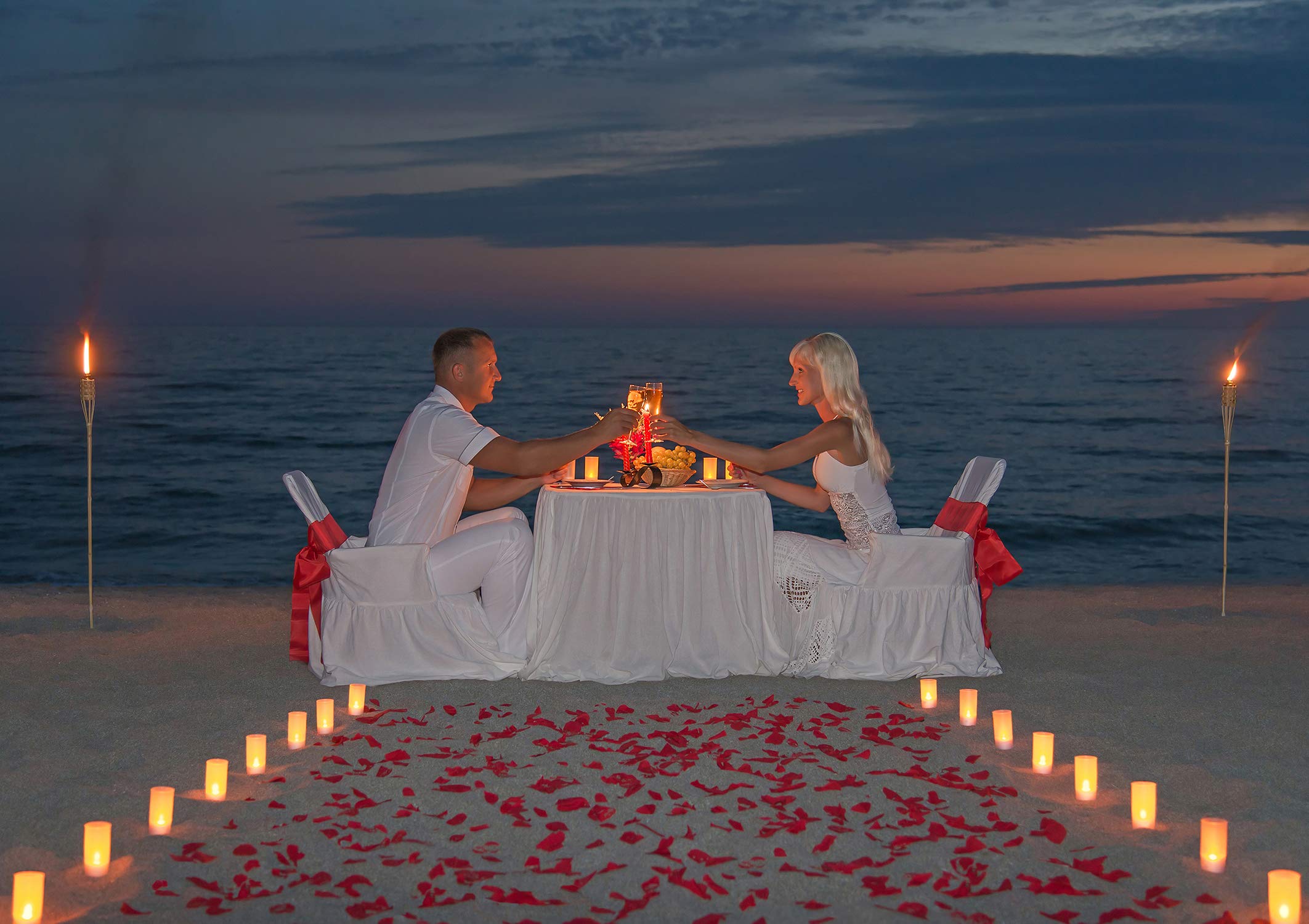 Esup ambient lighting ideal for dinners, outdoor picnics, and festive gatherings.