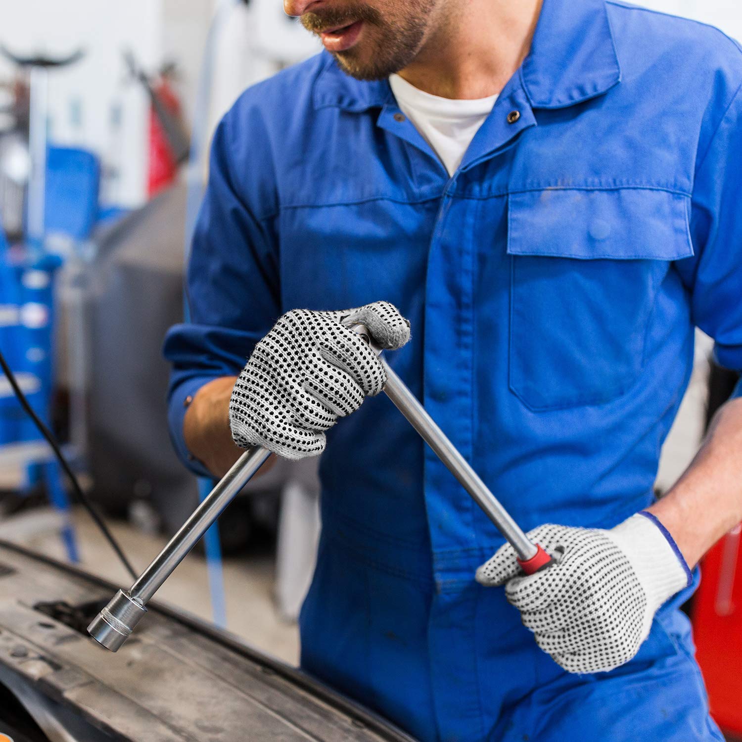 Evridwear painter-mechanic gloves offer reliable grip for precise tasks.