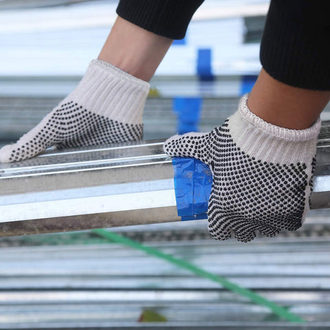 Evridwear seamless and reversible knit gloves with reinforced wrist for long wear.