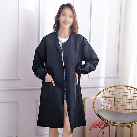Exttlliy salon smock daily-use scenario with tools nearby.