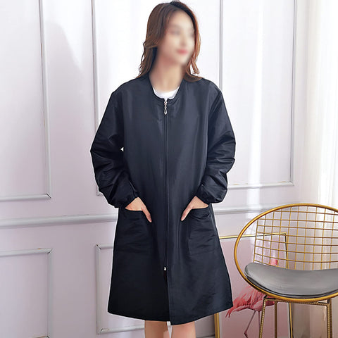 Exttlliy salon smock waterproof feature demonstrates spill protection.