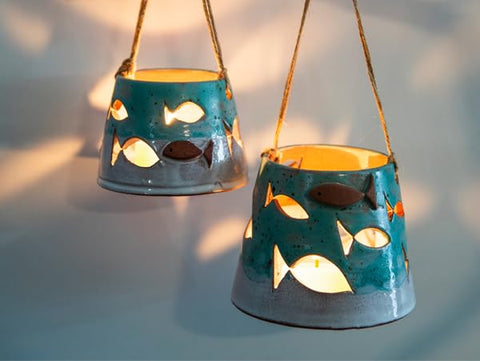 Eywamage wax-coated tealight delivers authentic texture without mess.