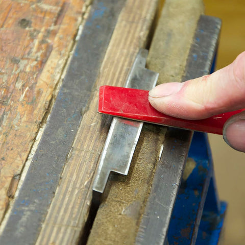 Knife edge being sharpened with EZLPACK-BRK in action