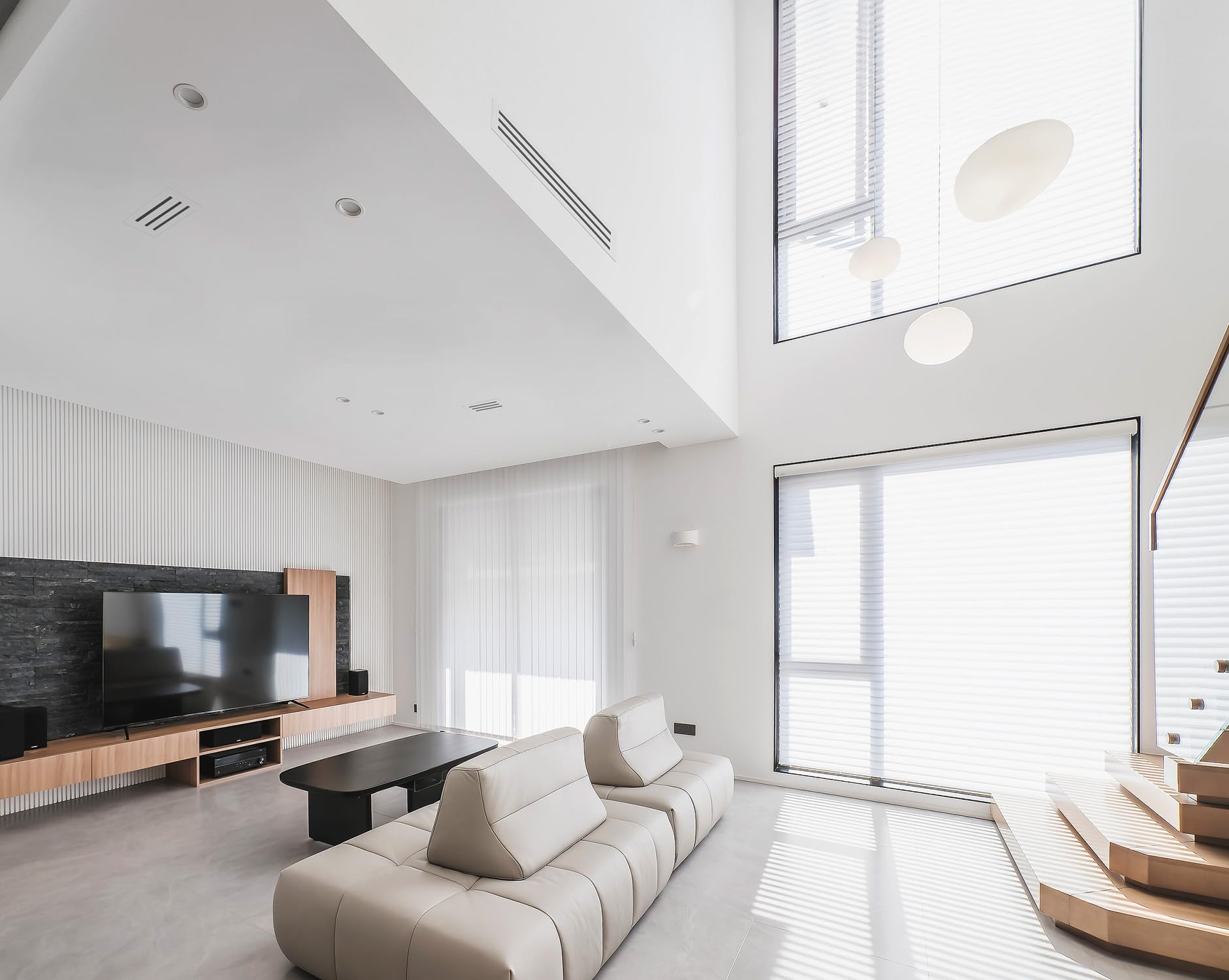 FA-STAR 90-degree airflow channel delivers efficient airflow with quiet operation.