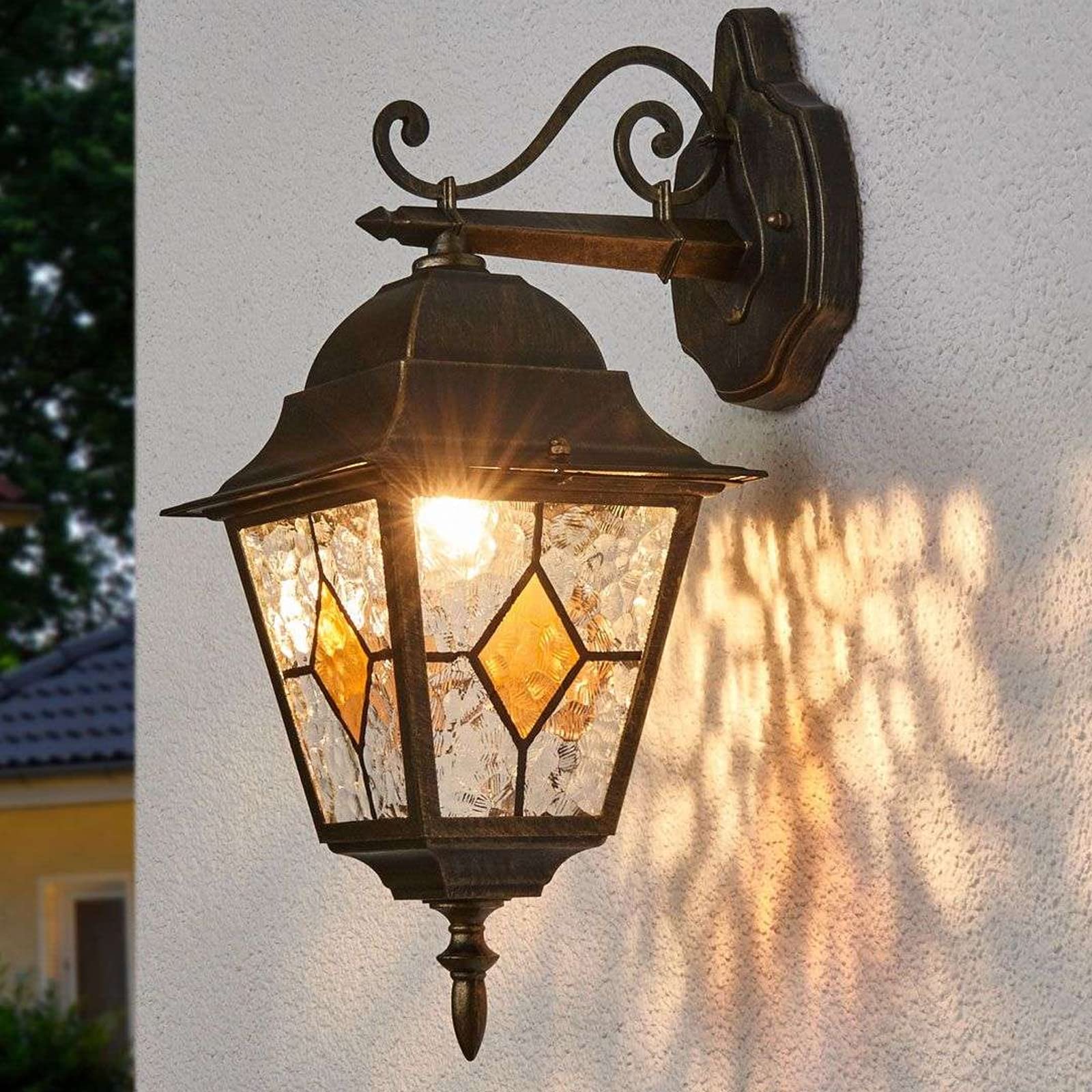 FAGUANGAO A19 2700K warm white glow for cozy outdoor ambience