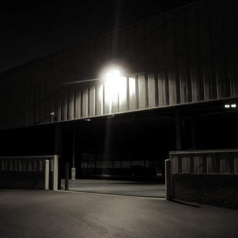 FAGUANGAO energy-saving 1600-lumen flood light reduces power use.