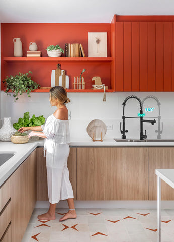 Fapully space-saving cross-bar design frees counter space while cooking.