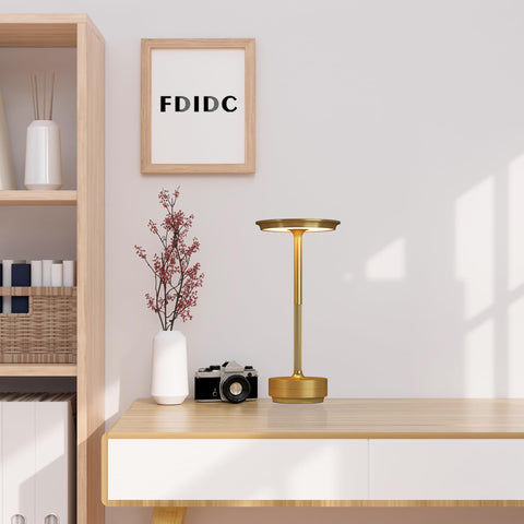 FDIDC table lamp with memory function recalling last brightness and color