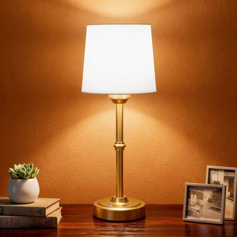 FenFud 3000K warm light creating glare-free ambiance for reading