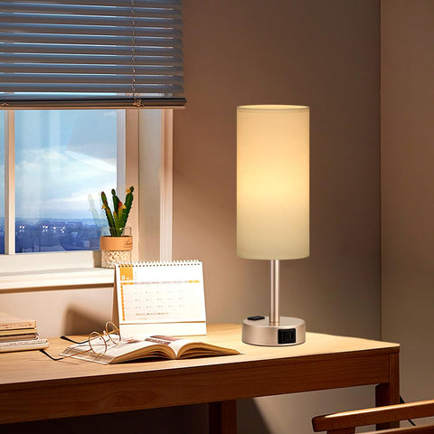 LED bulb included with Fenmzee lamp ensures flicker-free lighting