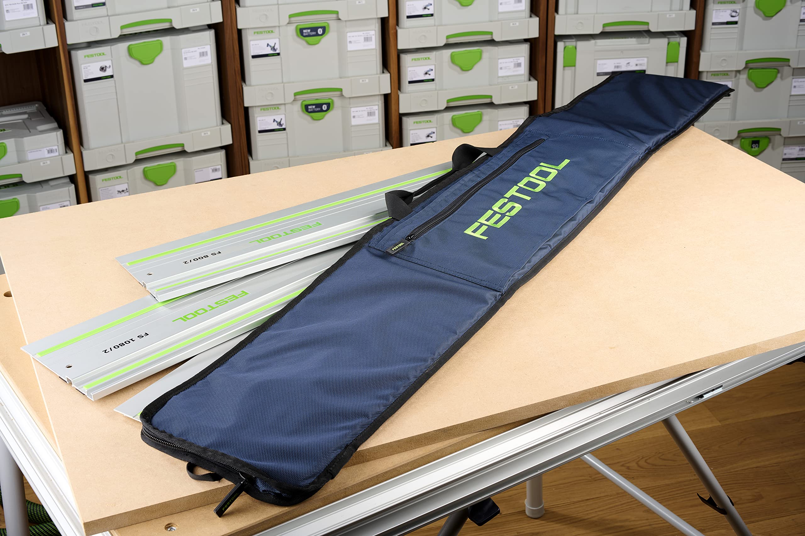 Festool carrying case two-strap-setup emphasizes balanced handling.