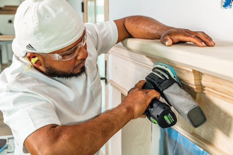Granat PRO mixed grits for fast material removal and smooth finish across surfaces.