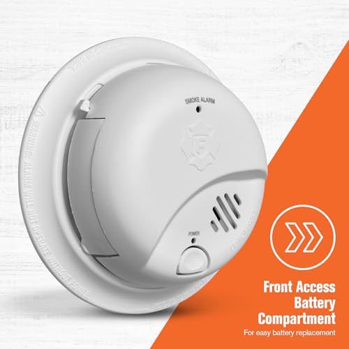 Front-access battery compartment on the First Alert SMI100