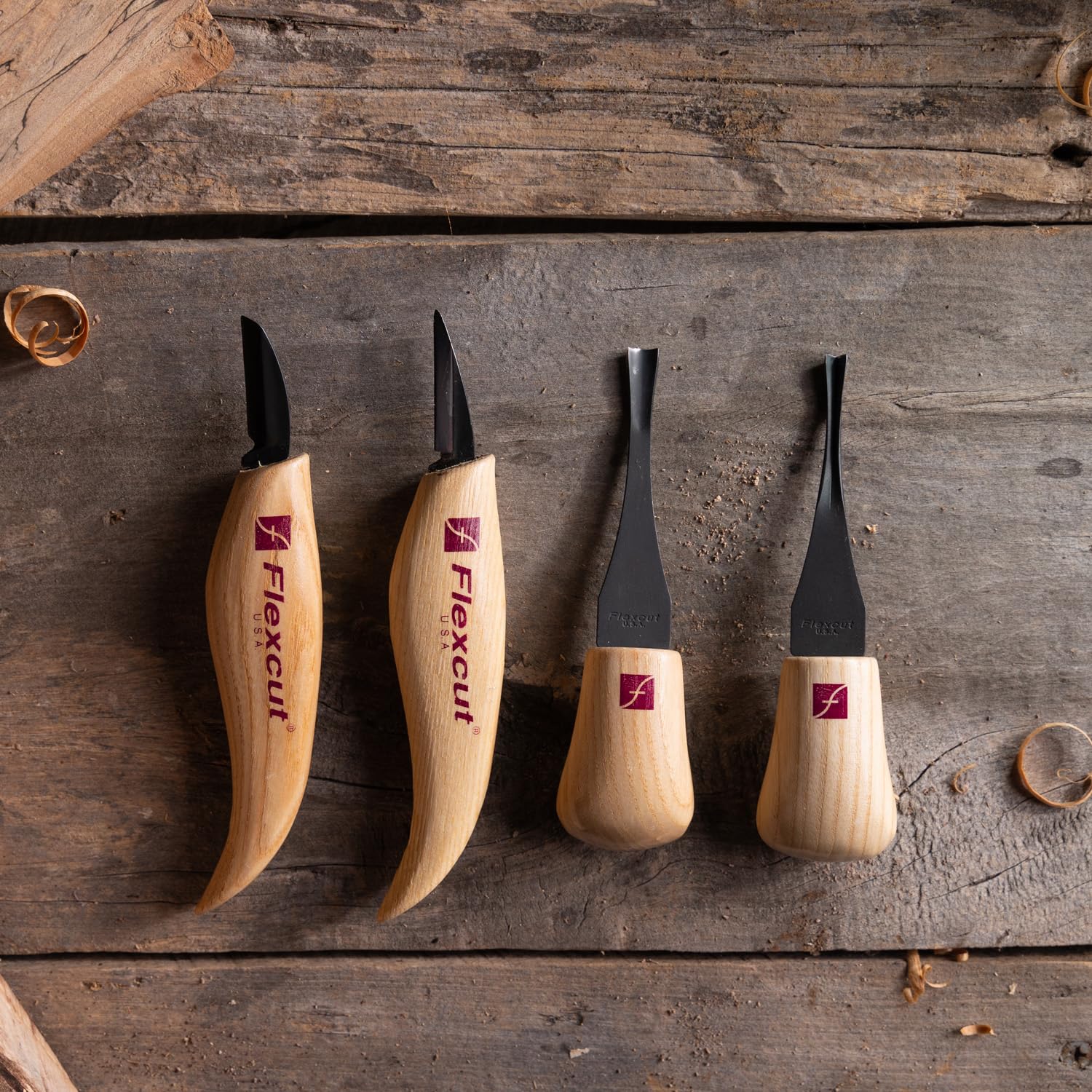 Flexcut 1095 high-carbon steel blades for smooth, responsive carving