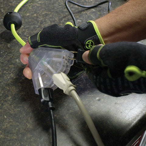 Self-leveling cord wind reduces tangles and keeps cords tidy.