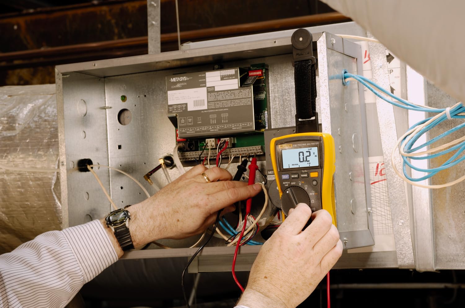 Fluke 116 HVAC multimeter carry-case illustrating compact field portability.