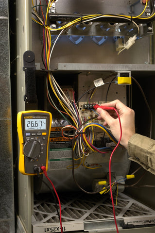 Fluke 116 HVAC multimeter LED-backlight aids visibility in dim spaces.