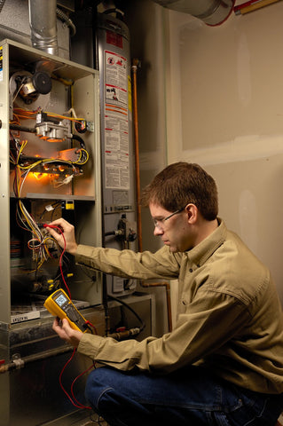 Fluke 116 HVAC multimeter low-input-impedance reduces ghost voltage in panels.