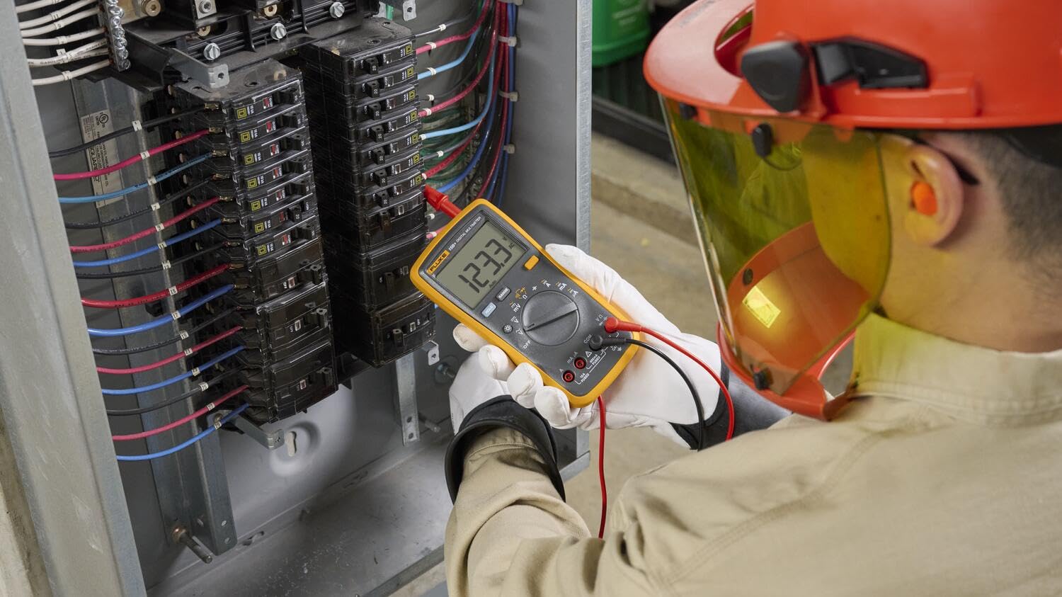 Fluke 15B+ measures voltage, resistance, and capacitance for diagnostics.