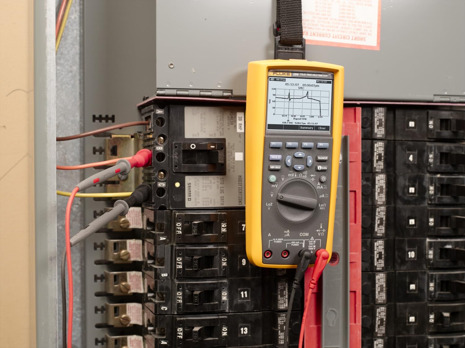 Fluke 289 automatic time stamping keeps accurate field records.