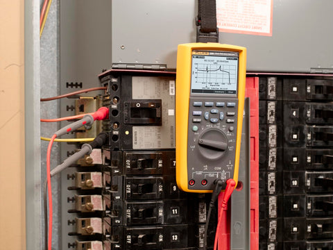 Fluke 289 automatic time stamping keeps accurate field records.