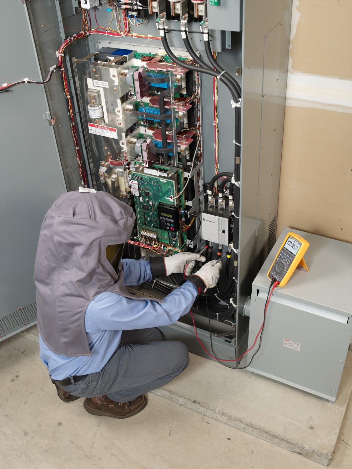 Fluke 289 low impedance testing avoids ghost voltage readings.